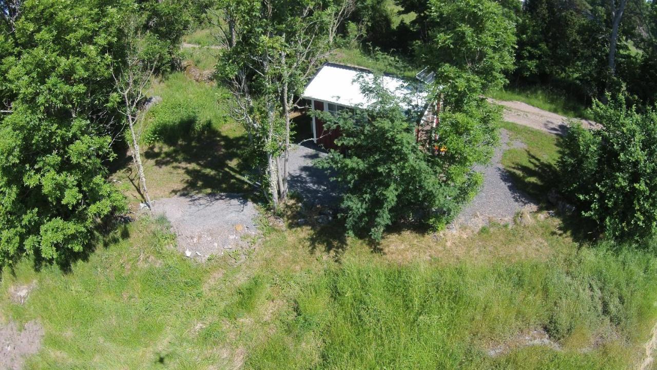Liten enklare klimatsmart stuga i Roslagen Östhammar Exteriör bild